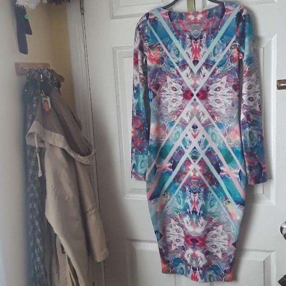 ASOS bodycon midi dress Soft & psychedelic kaleidoscope print open back - Picture 2 of 9